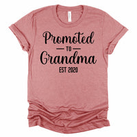 Promoted to Grandma Est 2020 Pregnancy Announcement Shirt for Women